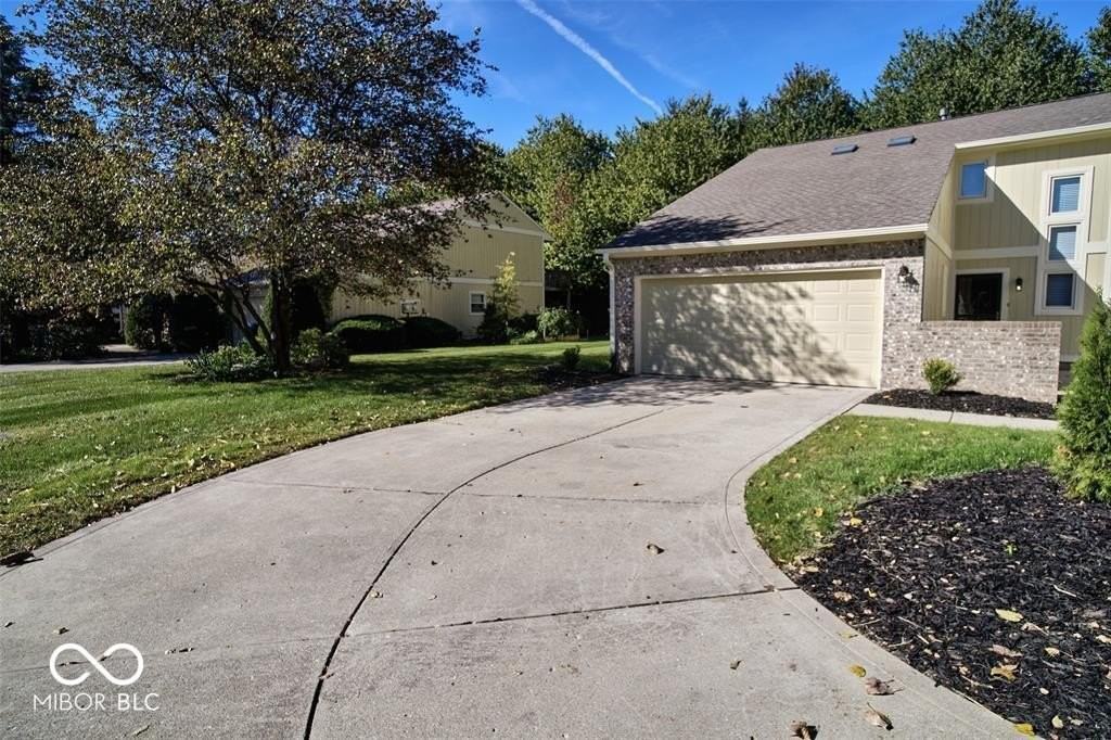 9740 Lakeshore Dr E - Photo 3 of 48