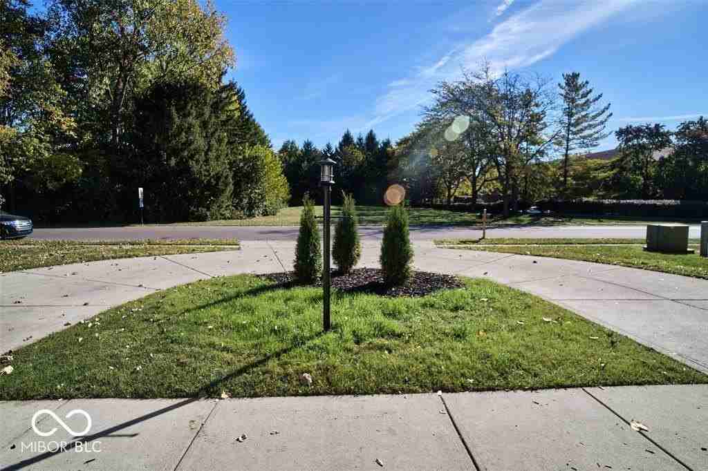9740 Lakeshore Dr E - Photo 4 of 48