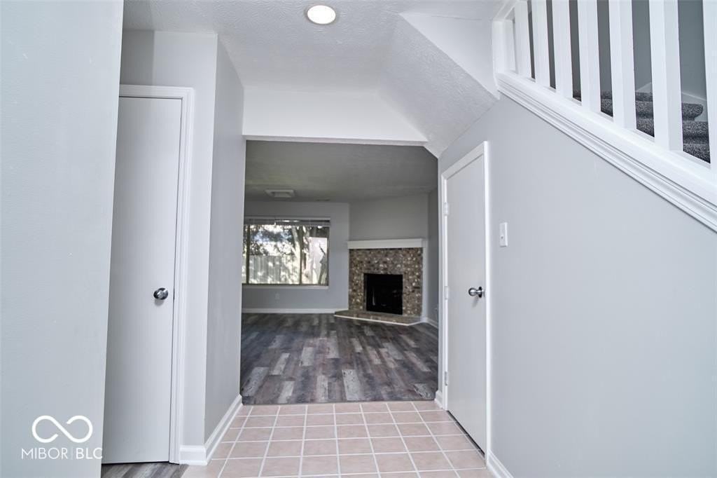 9740 Lakeshore Dr E - Photo 6 of 48