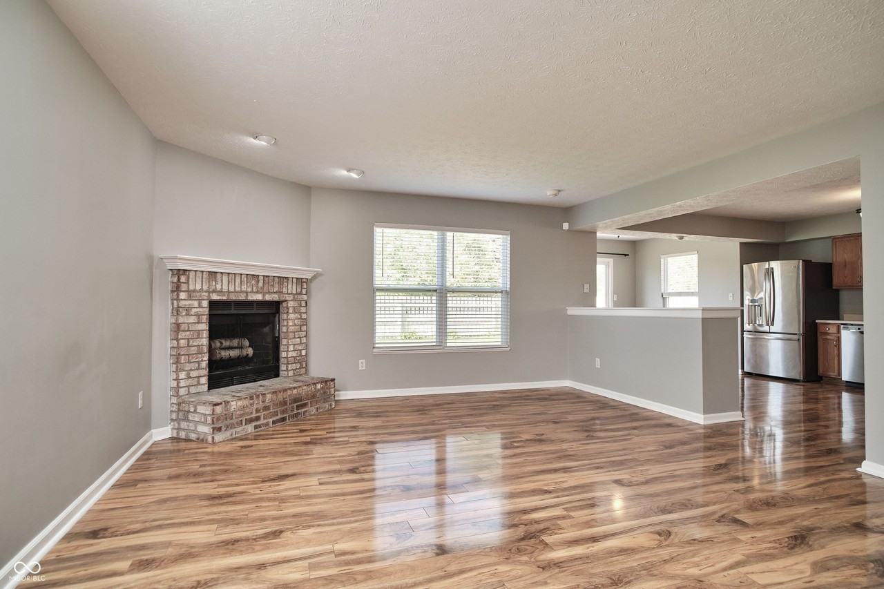 10856 Trailwood Dr - Photo 5 of 50
