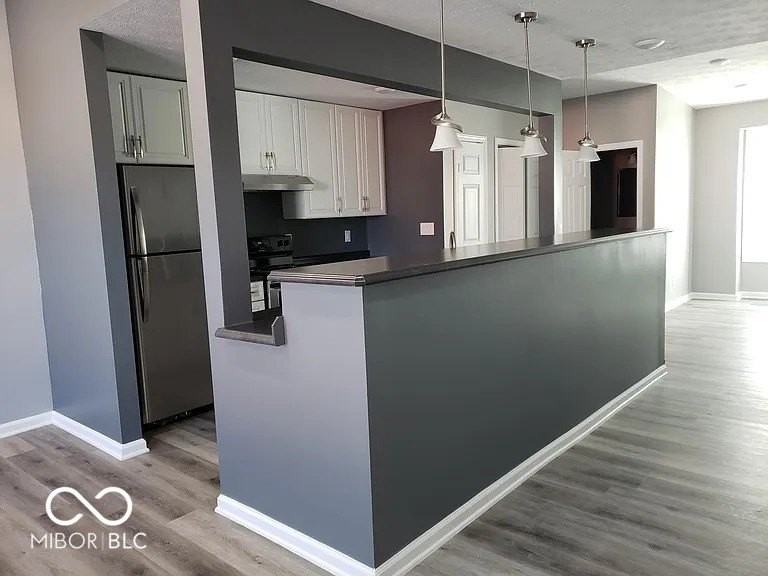 438 E Beecher St - Photo 2 of 13