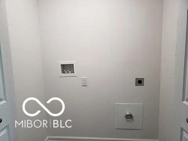 438 E Beecher St - Photo 3 of 13