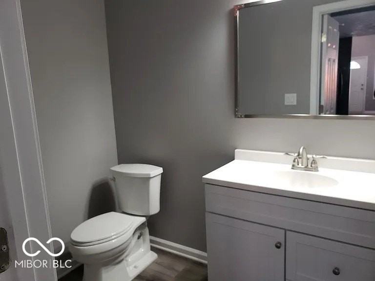 438 E Beecher St - Photo 4 of 13