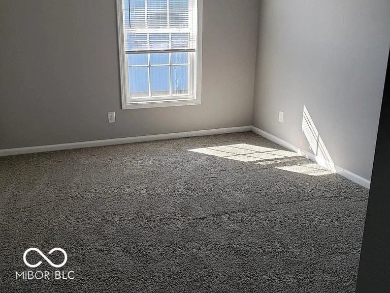 438 E Beecher St - Photo 7 of 13
