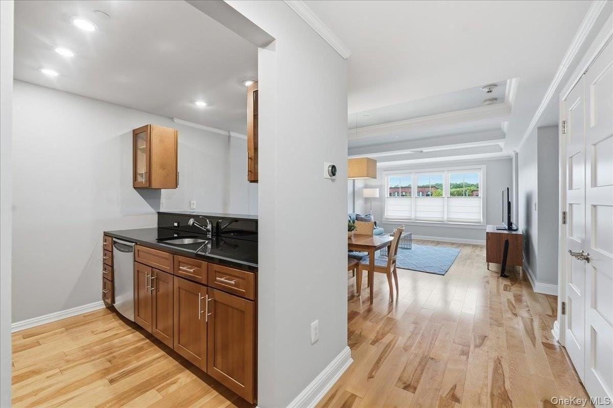 225 Stanley Ave #313 - Photo 6 of 21