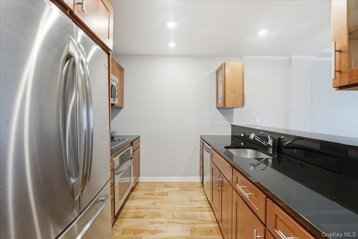 225 Stanley Ave #313 - Photo 7 of 21