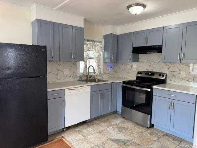 563 N Delaware Ave - Photo 2 of 15