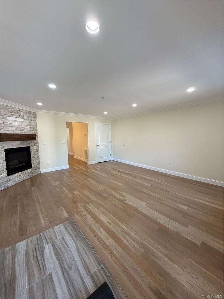 94 Thatcher Ave - Photo 2 of 19