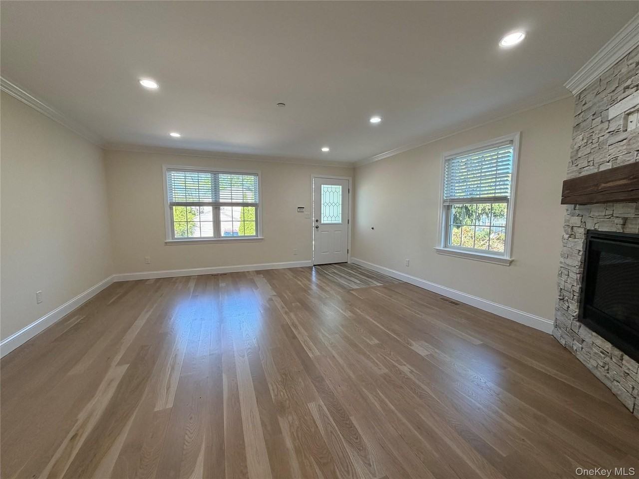 94 Thatcher Ave - Photo 3 of 19