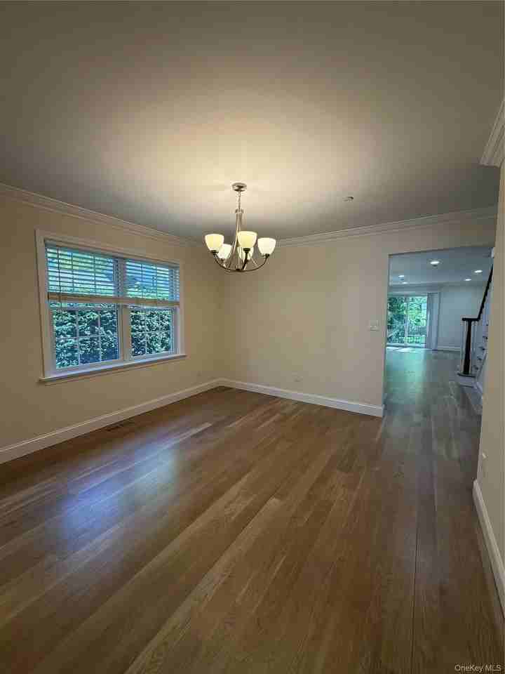 94 Thatcher Ave - Photo 4 of 19
