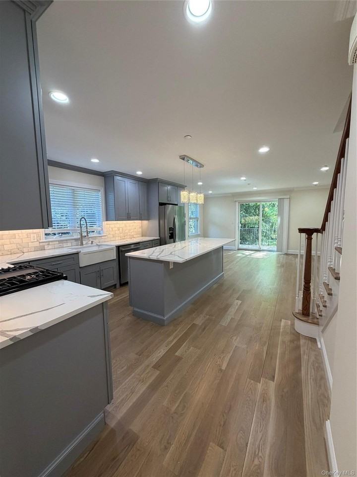 94 Thatcher Ave - Photo 6 of 19