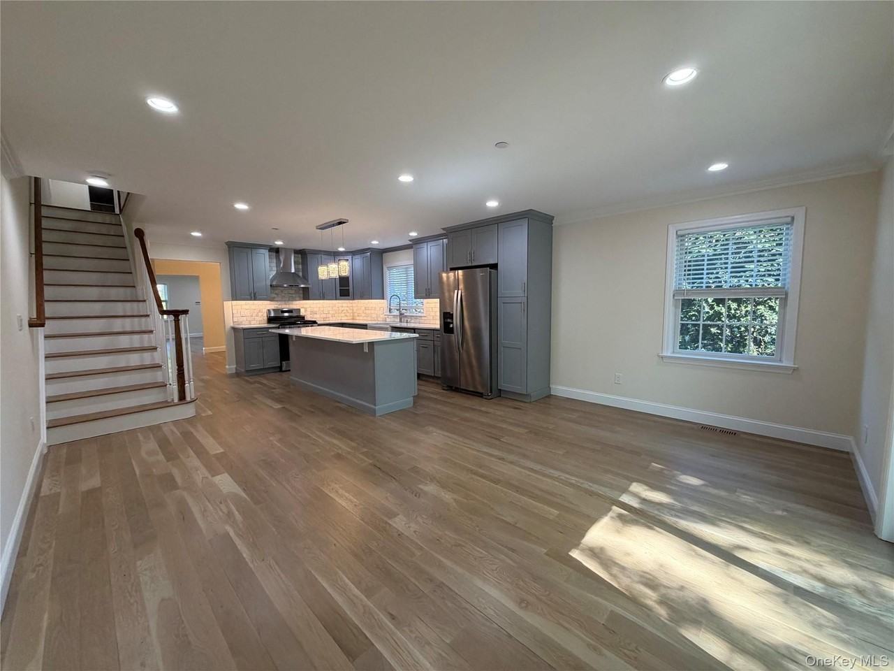 94 Thatcher Ave - Photo 7 of 19