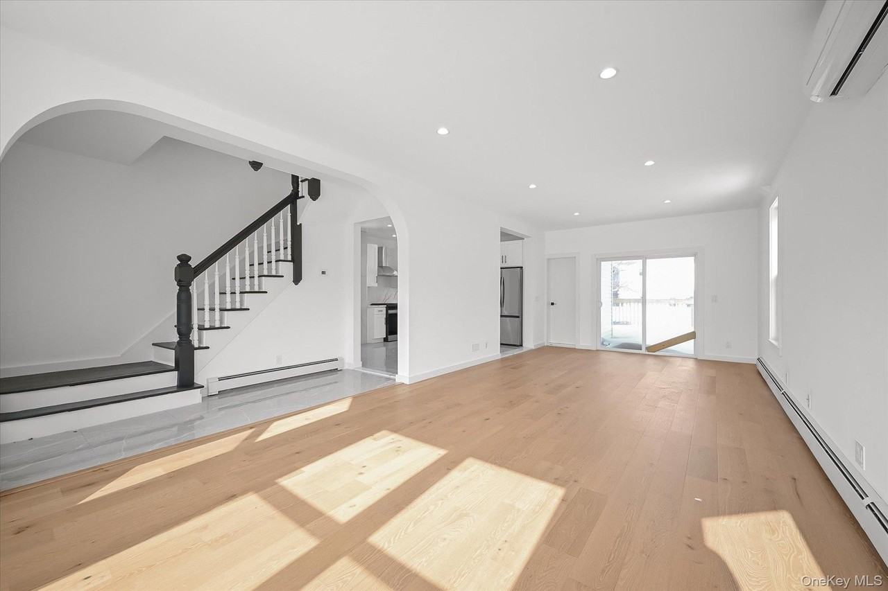 15425 13th Ave - Photo 2 of 17