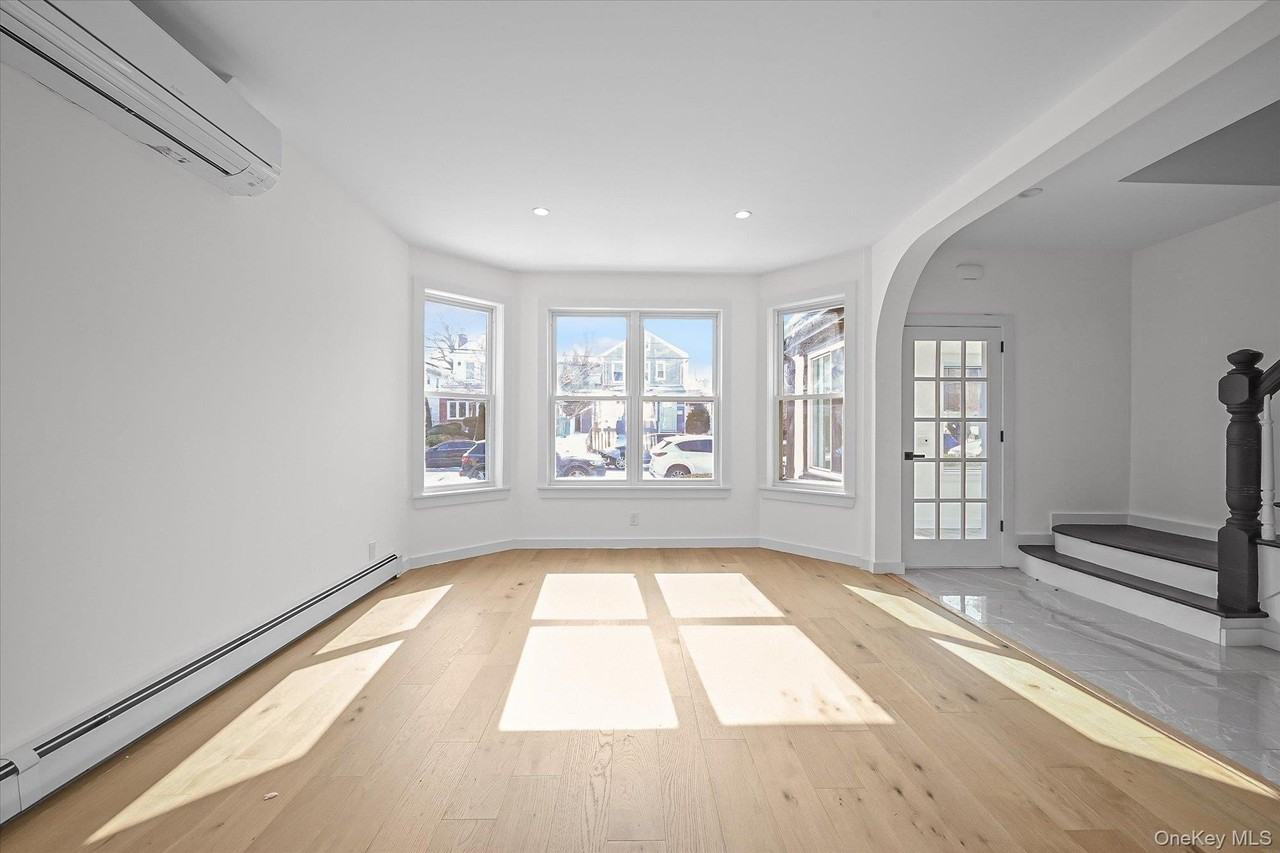 15425 13th Ave - Photo 3 of 17