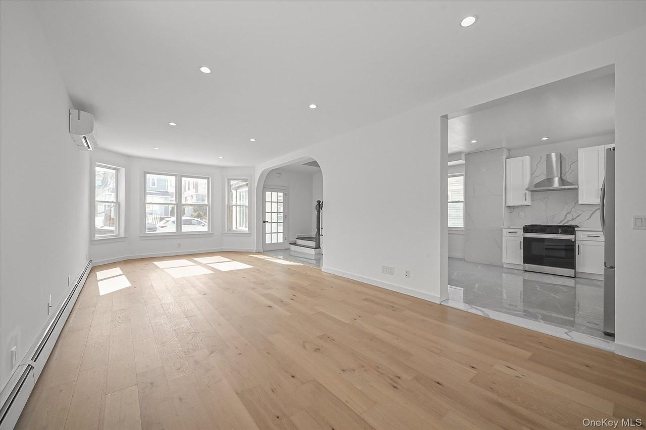 15425 13th Ave - Photo 4 of 17