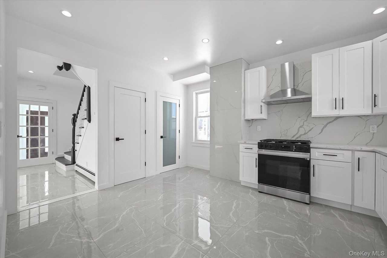 15425 13th Ave - Photo 6 of 17