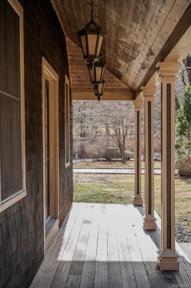 54 E Lake Stable Rd - Photo 3 of 31