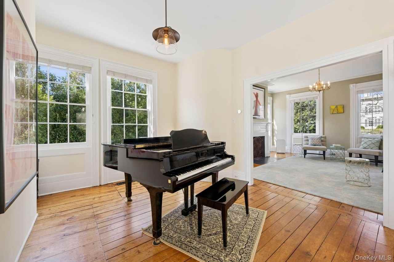189 Main St - Photo 5 of 23