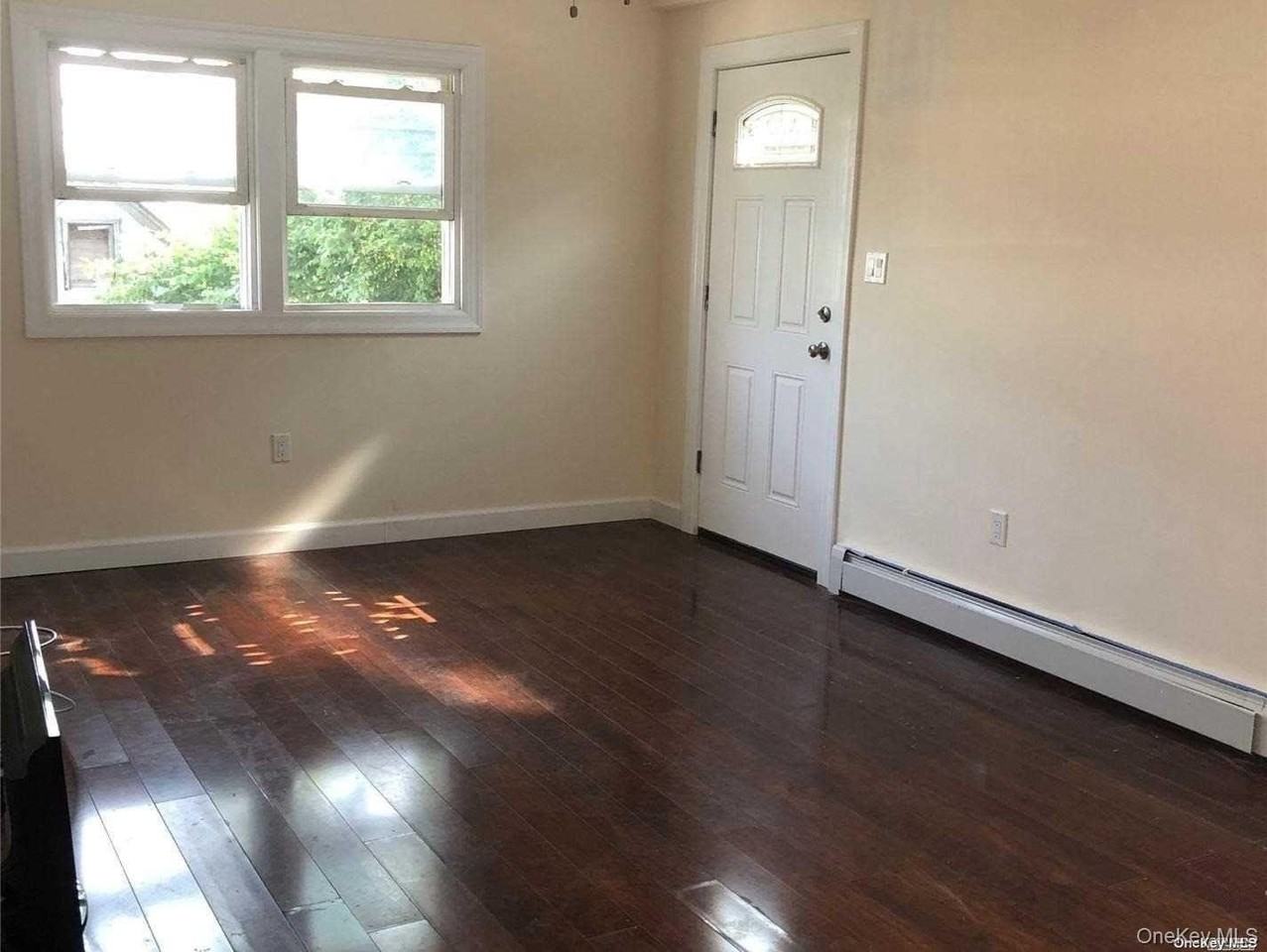 422 E Chester St - Photo 2 of 9