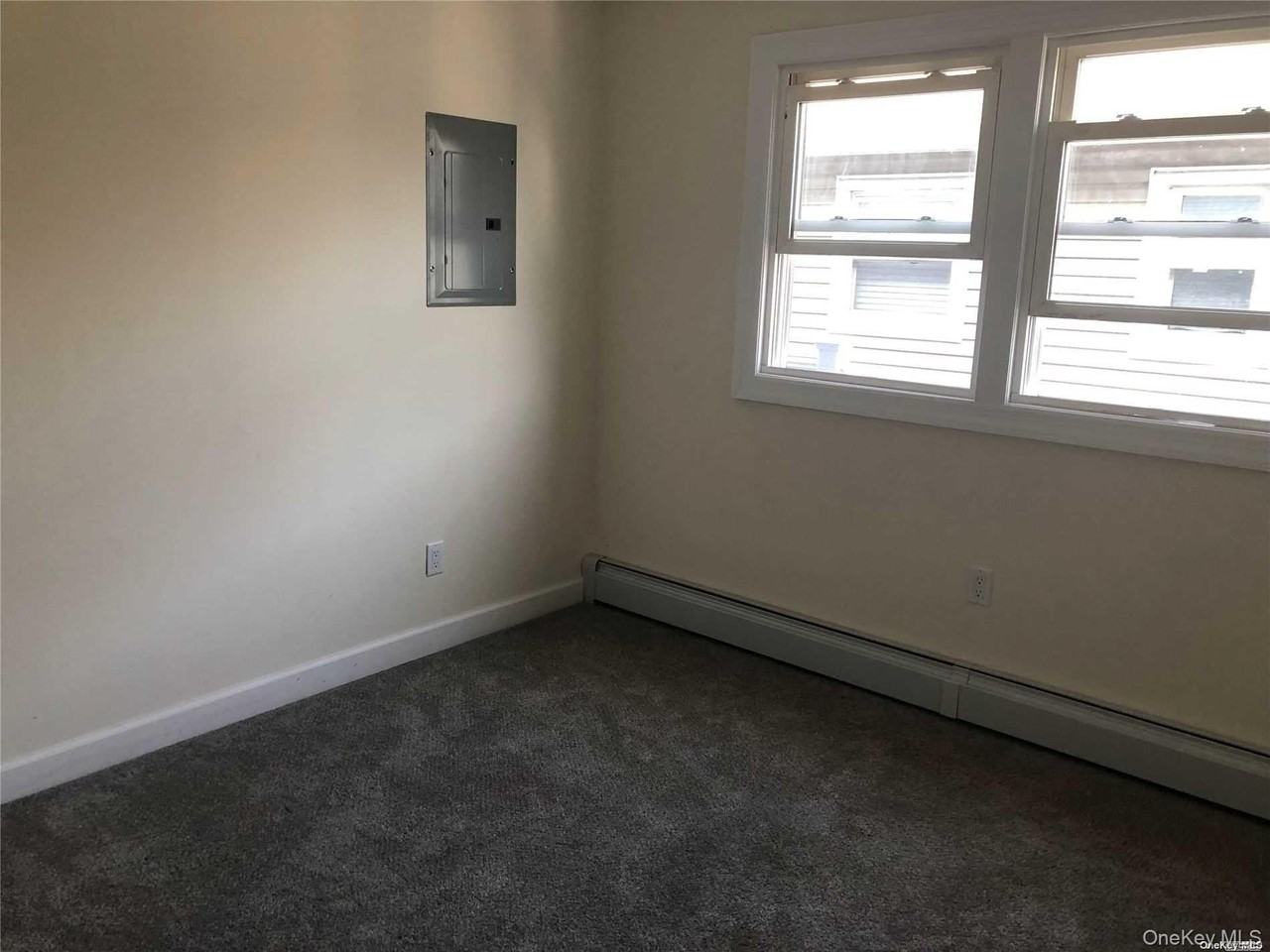 422 E Chester St - Photo 3 of 9