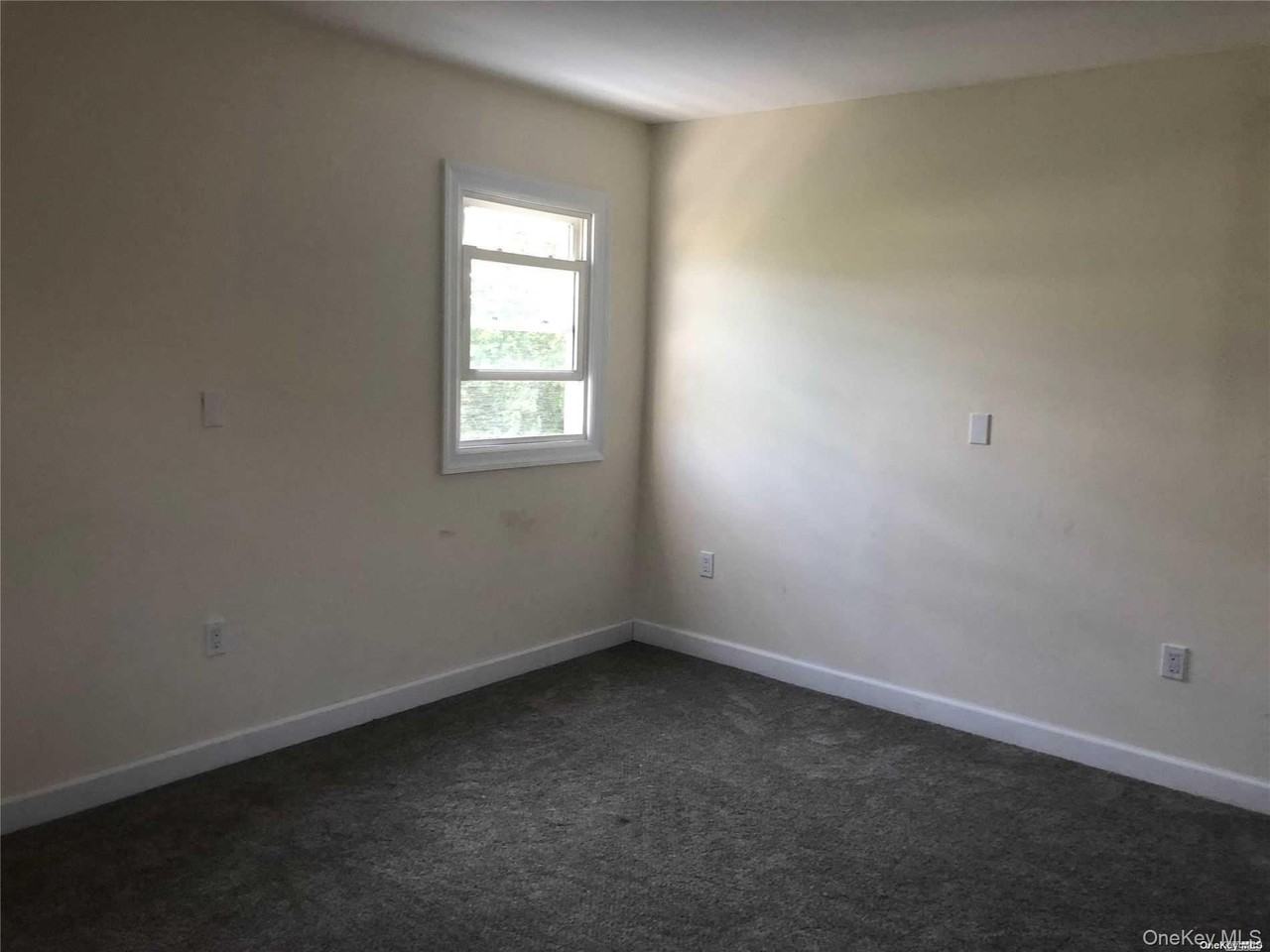 422 E Chester St - Photo 4 of 9