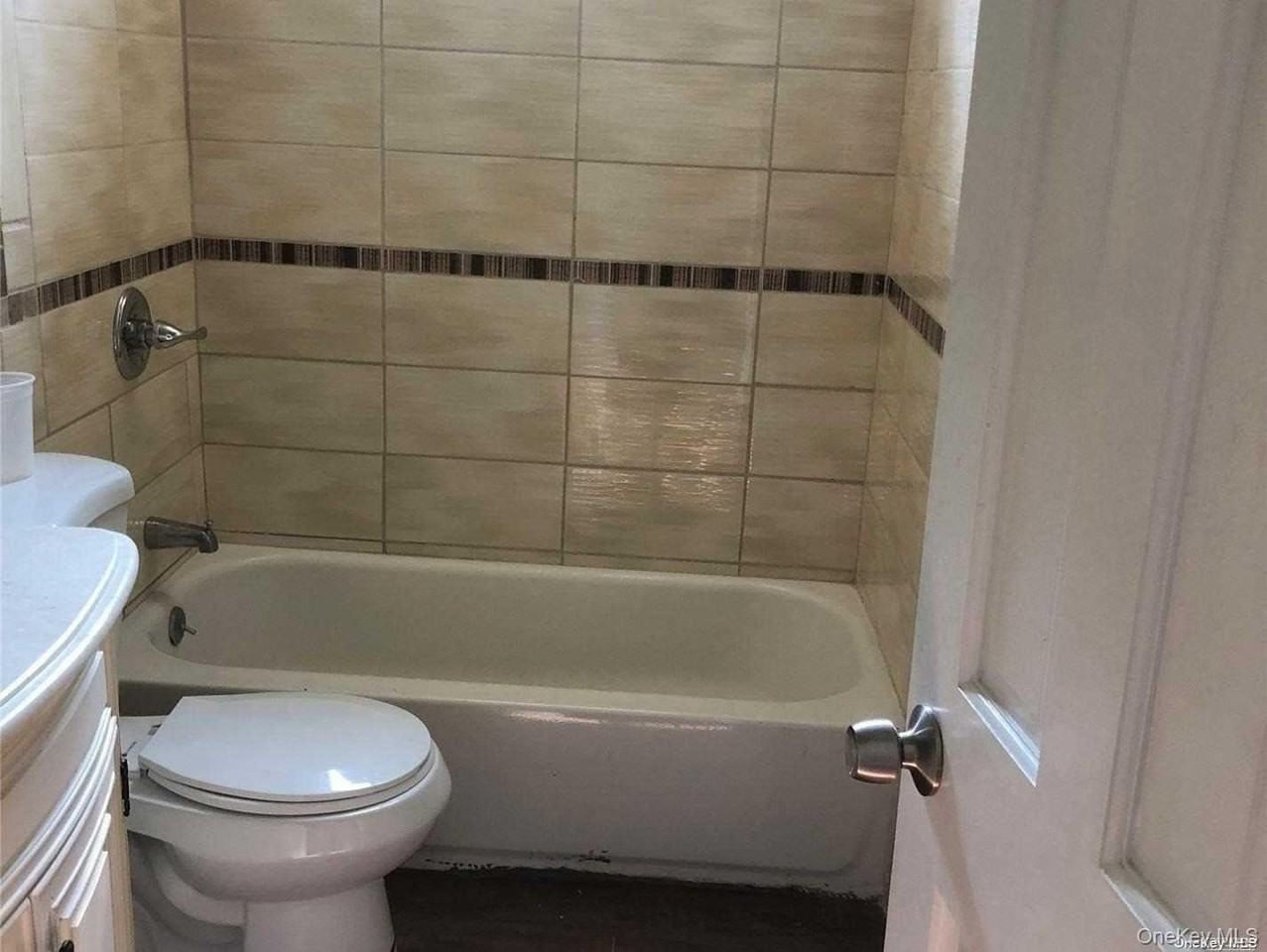 422 E Chester St - Photo 5 of 9