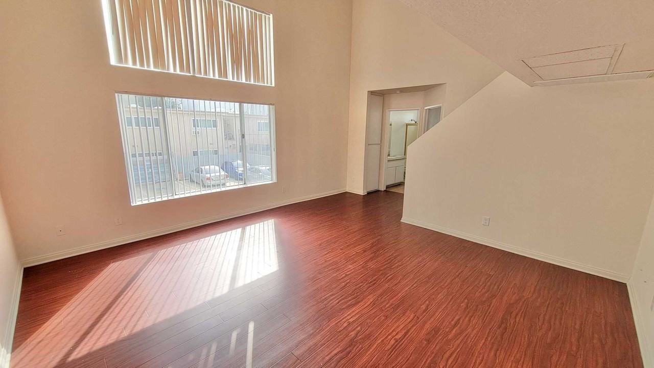 Riverton Ave - Photo 6 of 34