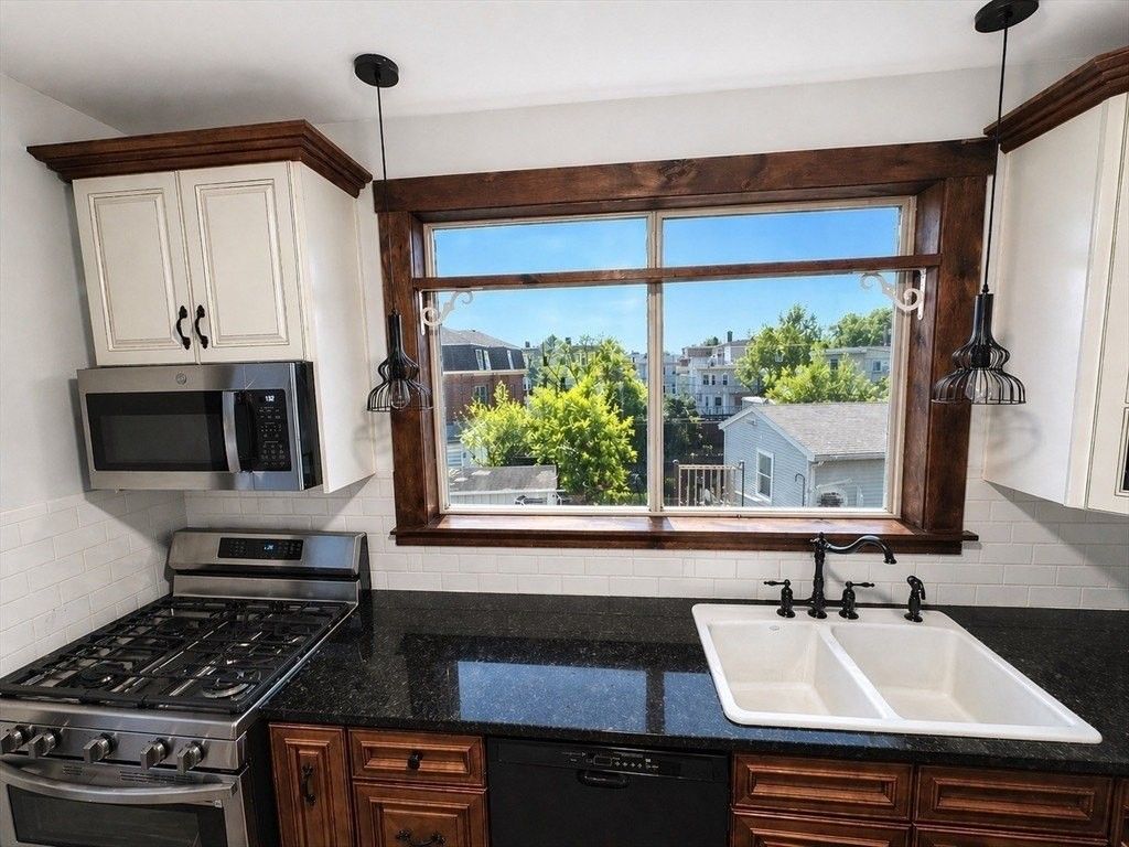 38 Pinckney St #3