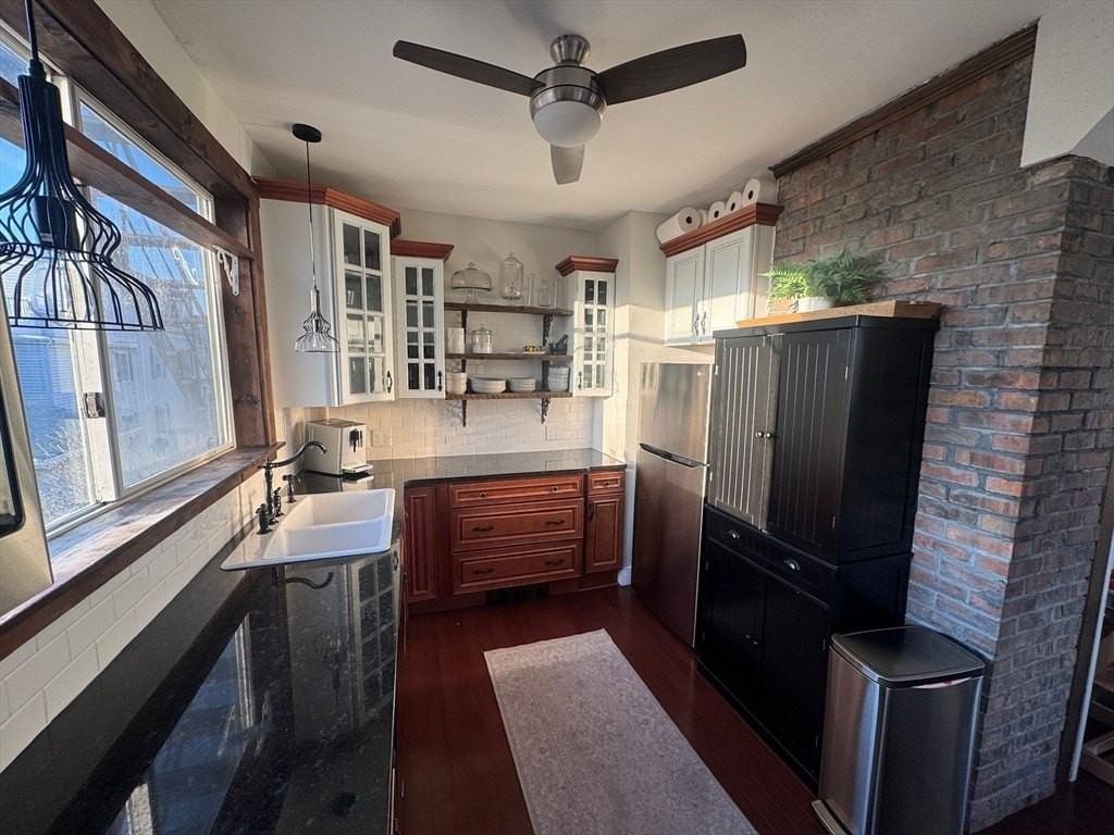 38 Pinckney St #3 - Photo 4 of 40