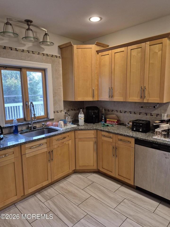 247 Perrine Ave - Photo 2 of 9
