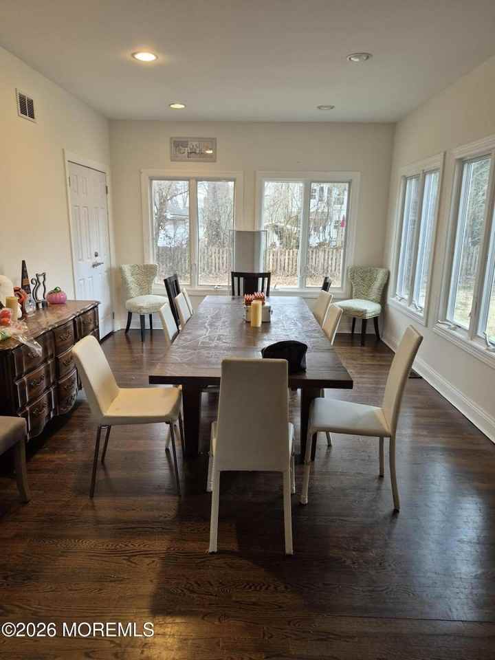 247 Perrine Ave - Photo 3 of 9