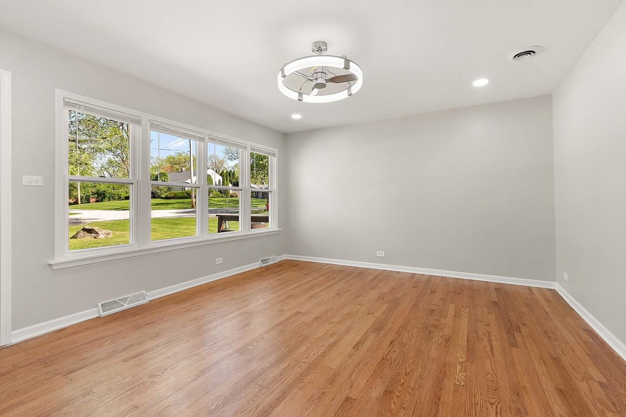 11920 S 74th Ave - Photo 5 of 25