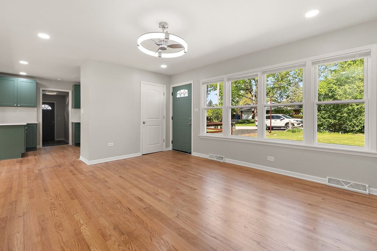 11920 S 74th Ave - Photo 6 of 25