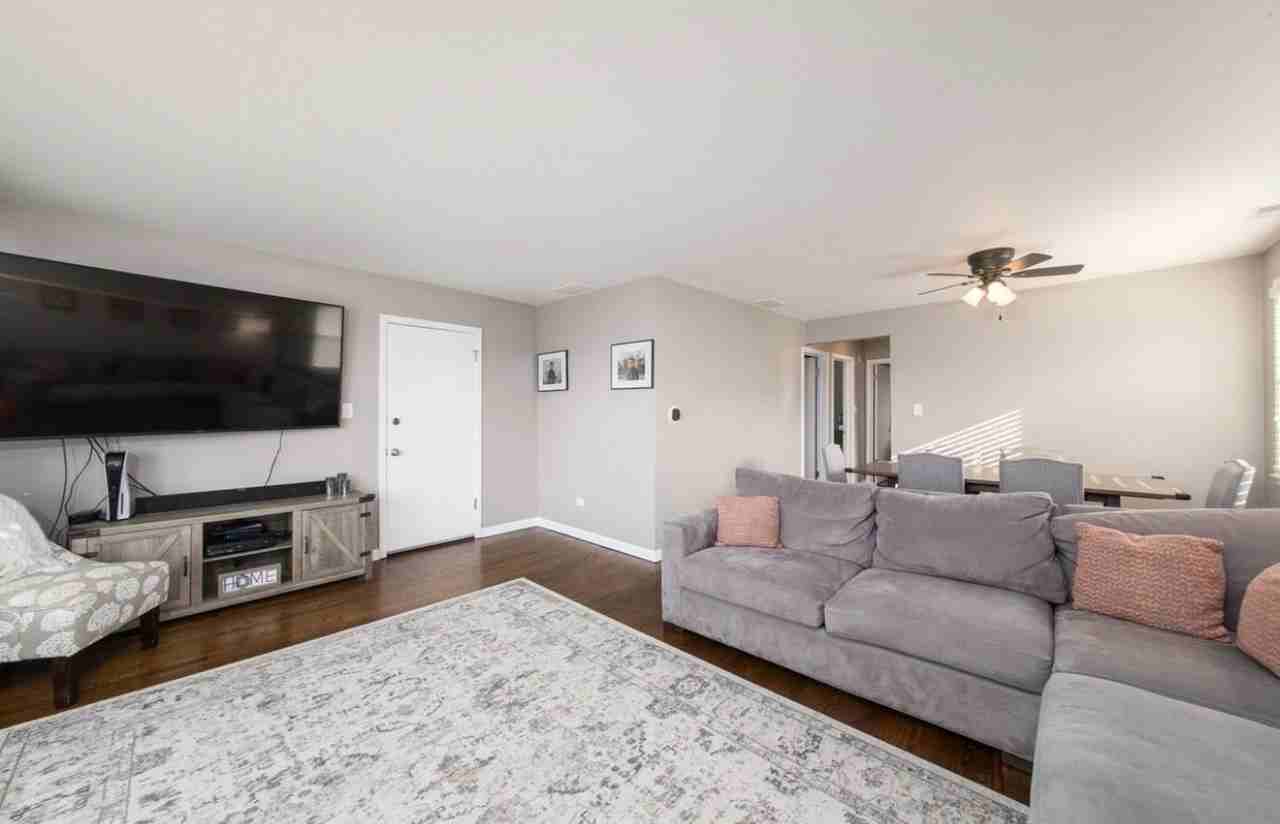 8735 N Wisner St #2 - Photo 3 of 15