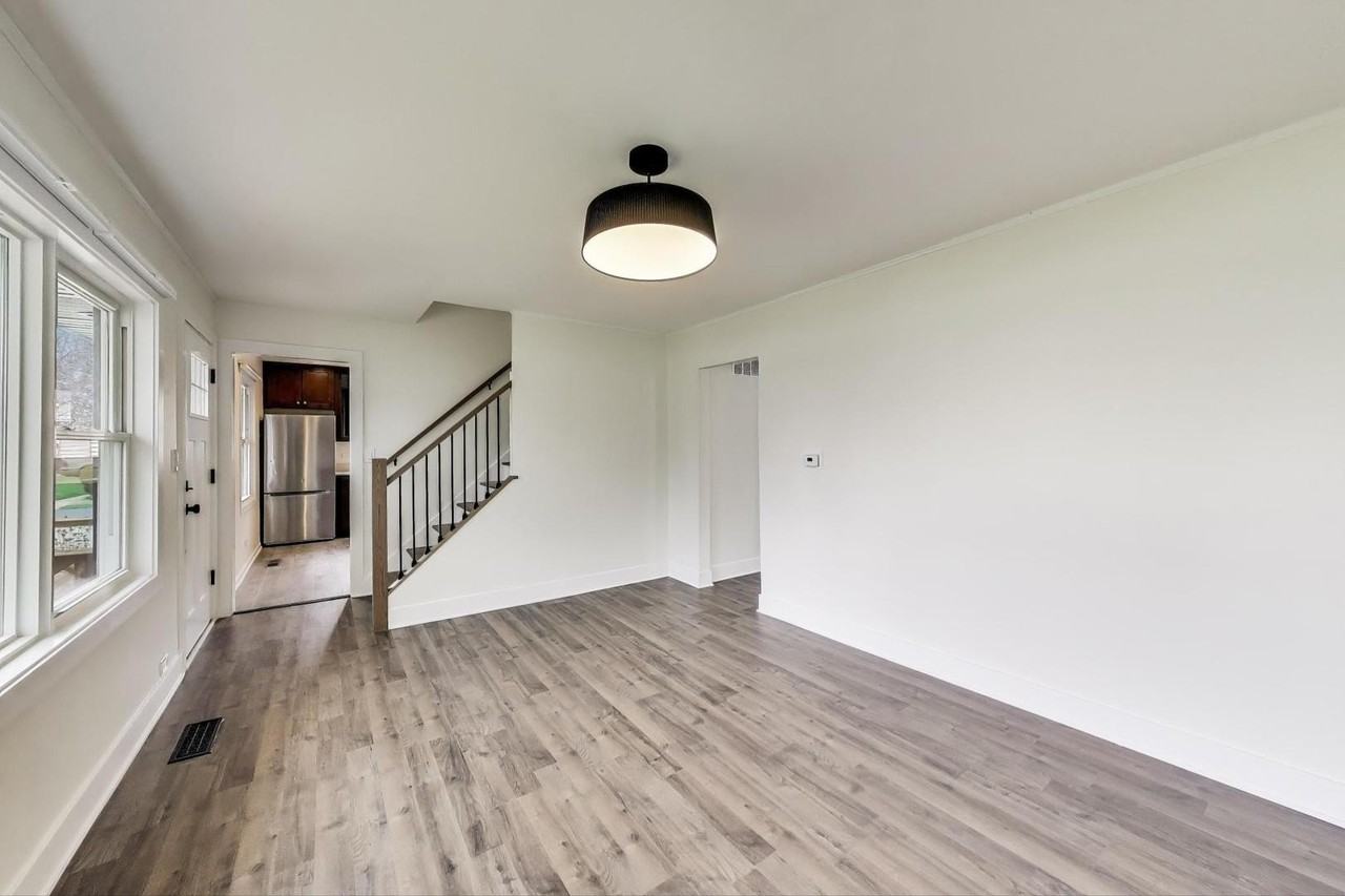 139 S Quentin Rd - Photo 4 of 23