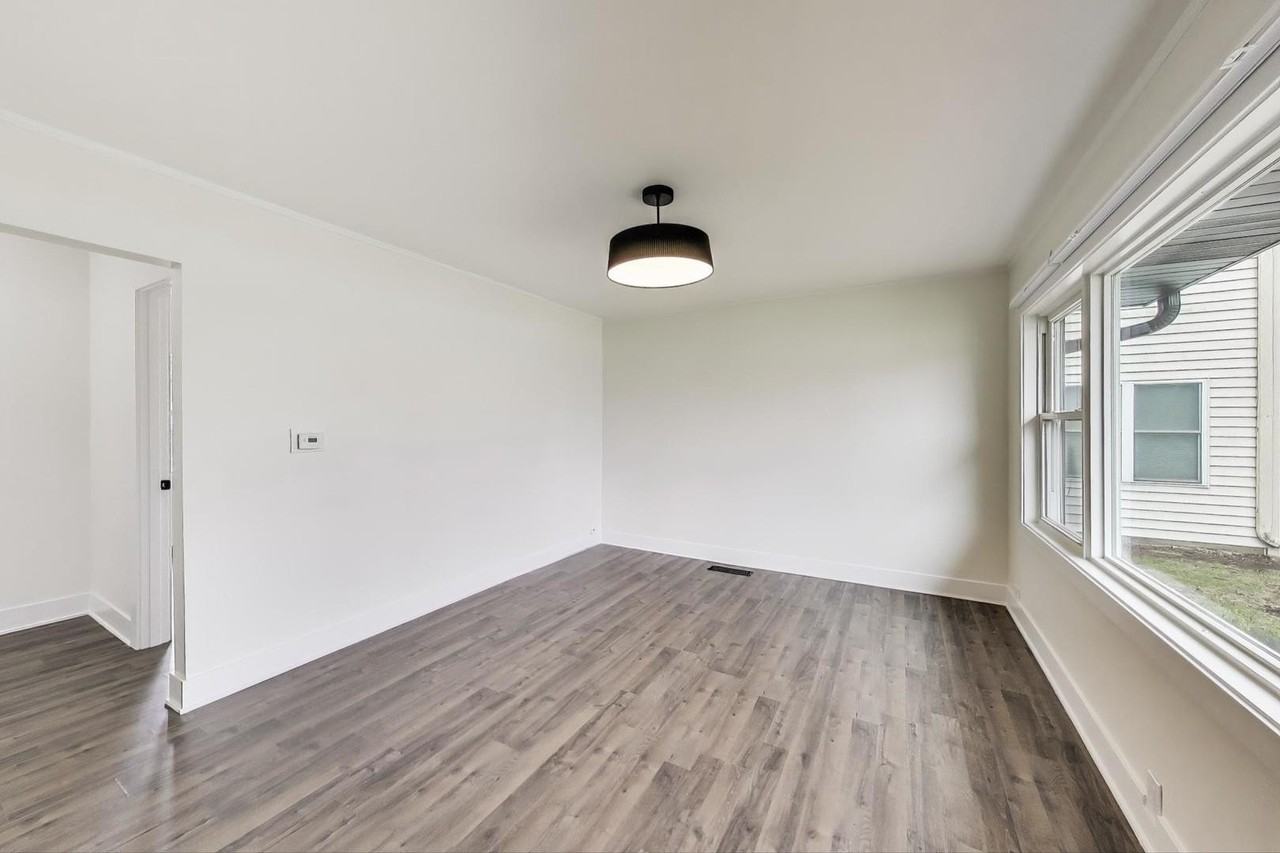 139 S Quentin Rd - Photo 5 of 23