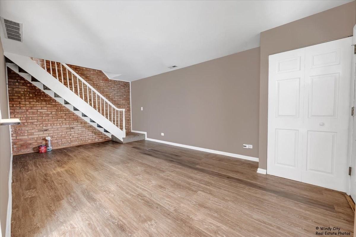 142 Ann Ct #B - Photo 3 of 16