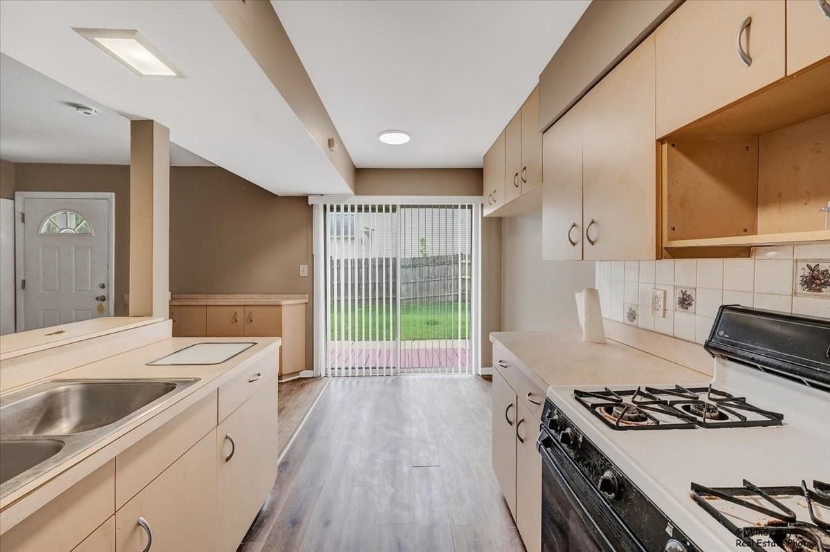 142 Ann Ct #B - Photo 4 of 16