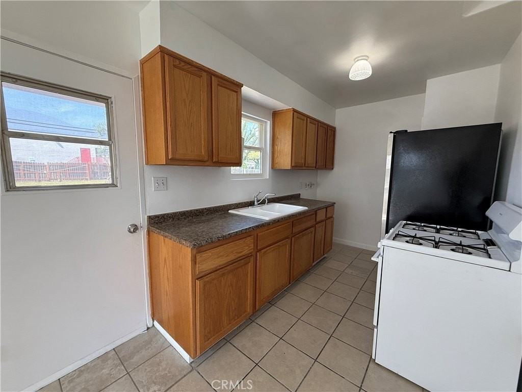 1345 Maynard Dr - Photo 3 of 12