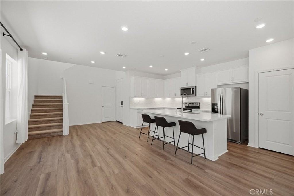 16033 Cochise Ct - Photo 4 of 47