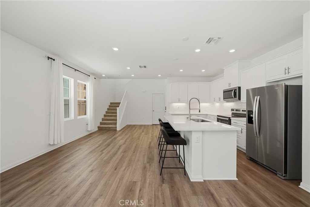16033 Cochise Ct - Photo 5 of 47