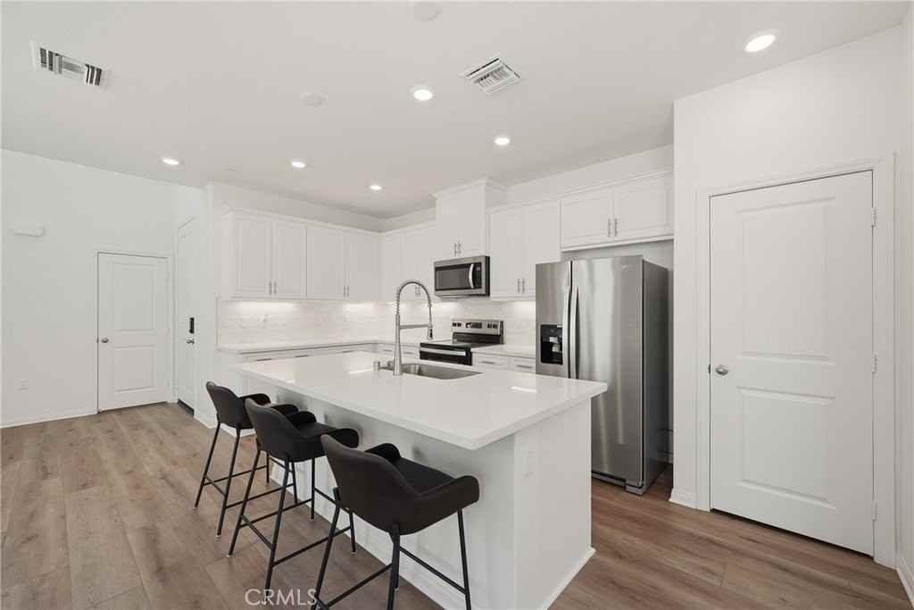 16033 Cochise Ct - Photo 6 of 47