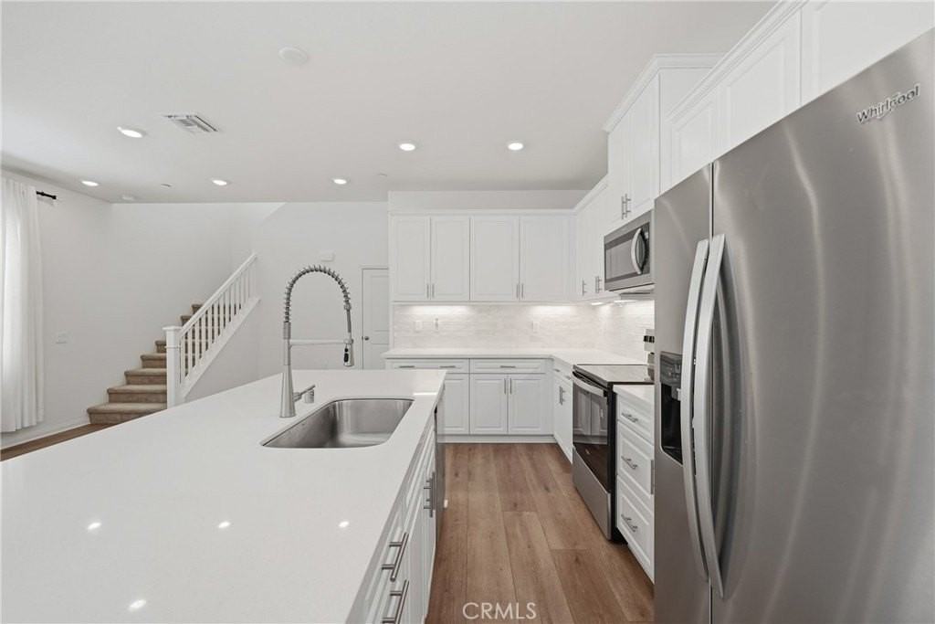 16033 Cochise Ct - Photo 7 of 47