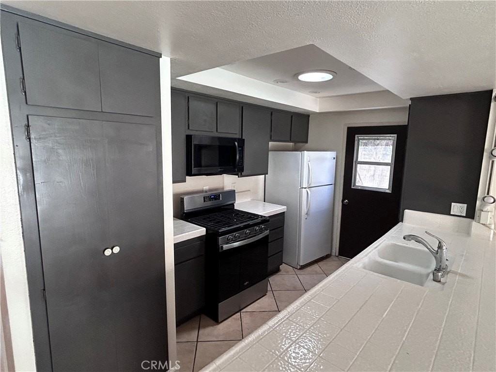 1271 N Emogene St - Photo 4 of 11