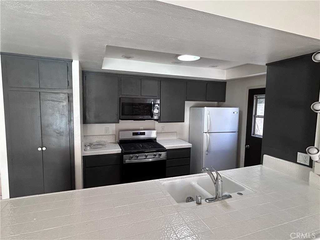 1271 N Emogene St - Photo 5 of 11