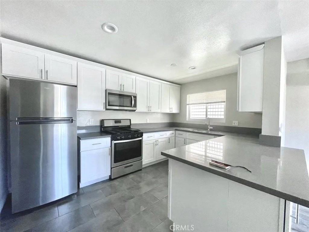 1114 Exposition Blvd - Photo 4 of 8