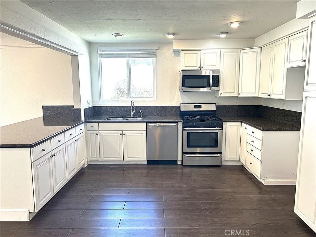 4007 Cypress Ln - Photo 3 of 25