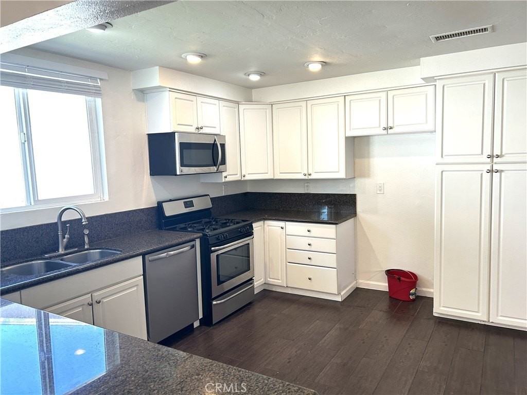 4007 Cypress Ln - Photo 4 of 25