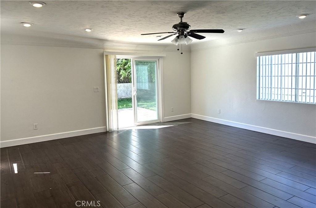 4007 Cypress Ln - Photo 7 of 25