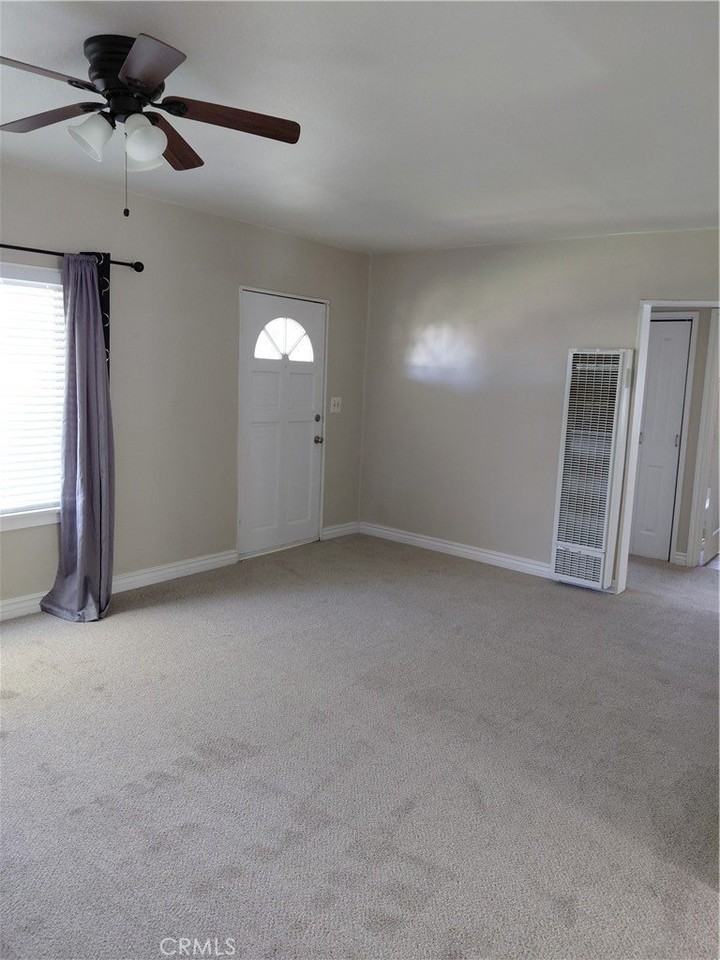 974 Edgar Ave - Photo 4 of 16